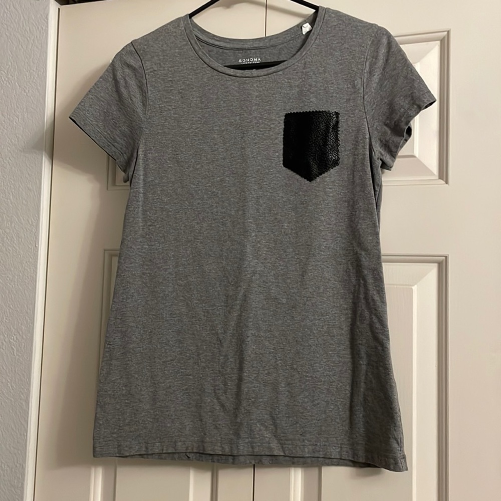 Women’s Sonoma Grey Tee With Faux Leather Pocket. Size M